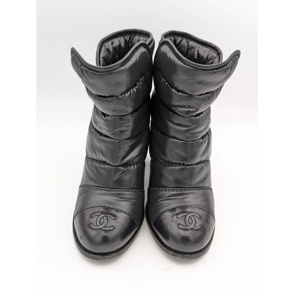 Chanel interlocking CC puffer ankle boots 38.5